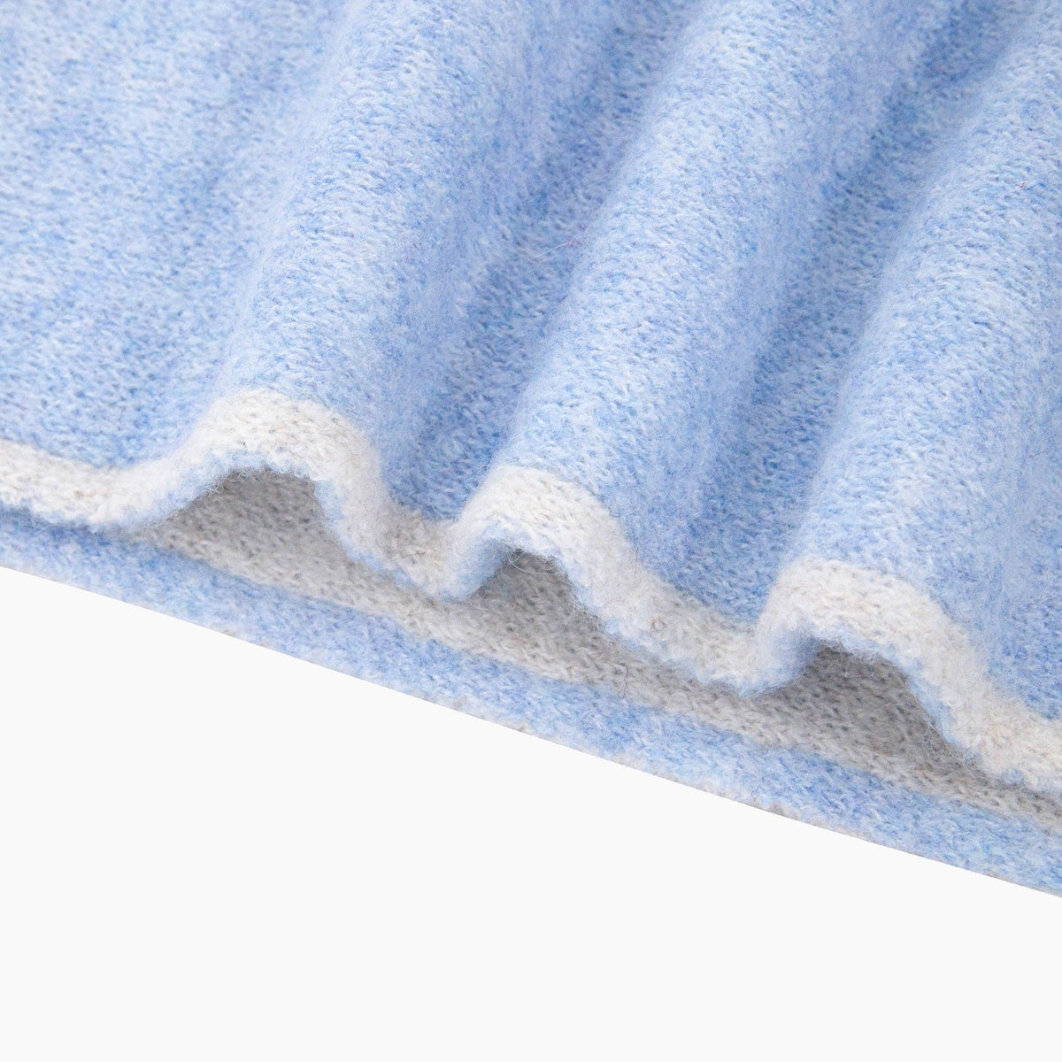 Contrast Trim Triangle Heavyweight Scarf in Light Blue/Cream: One Size