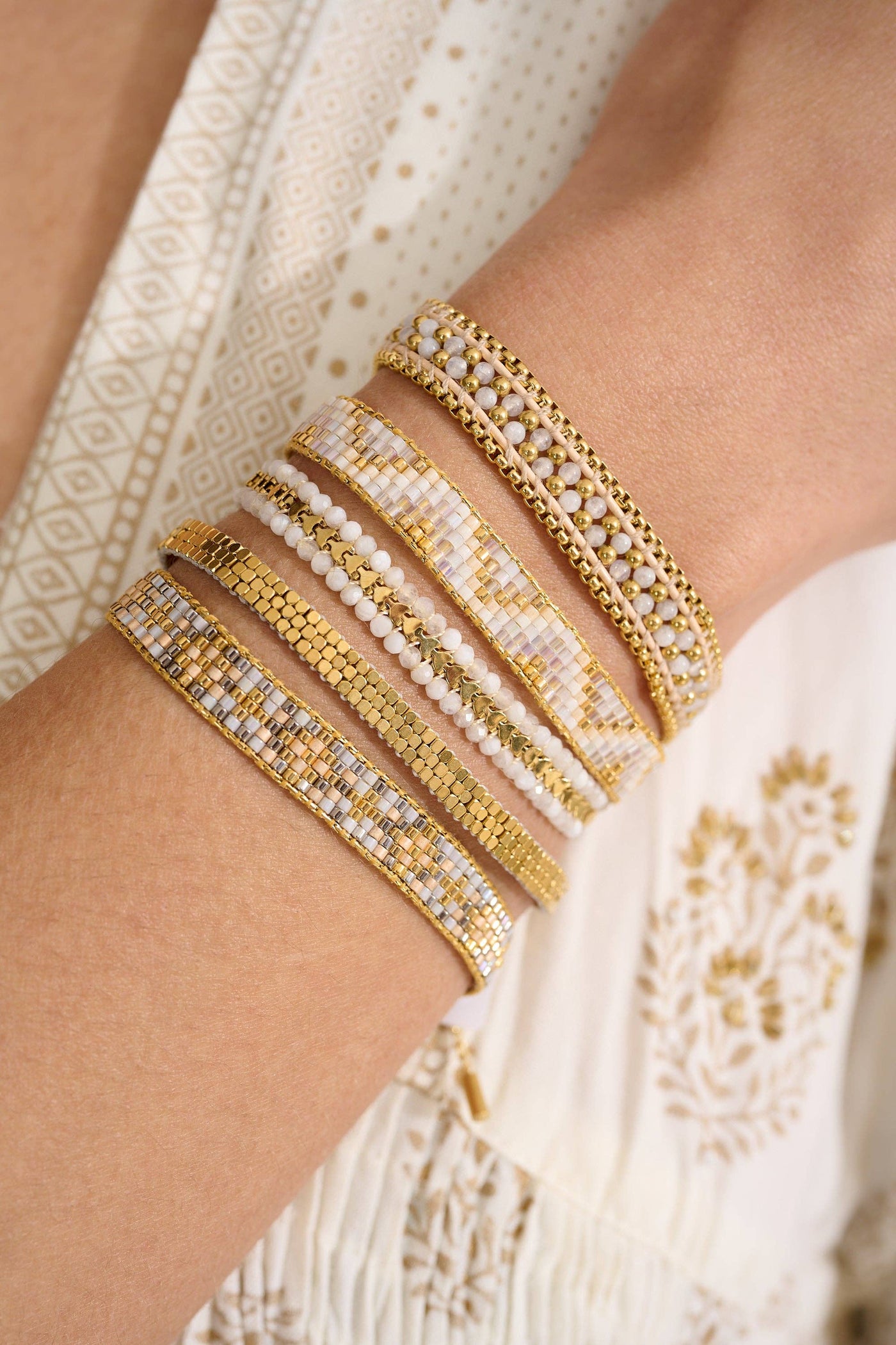 Amara White Shell Stone Gold Bracelet